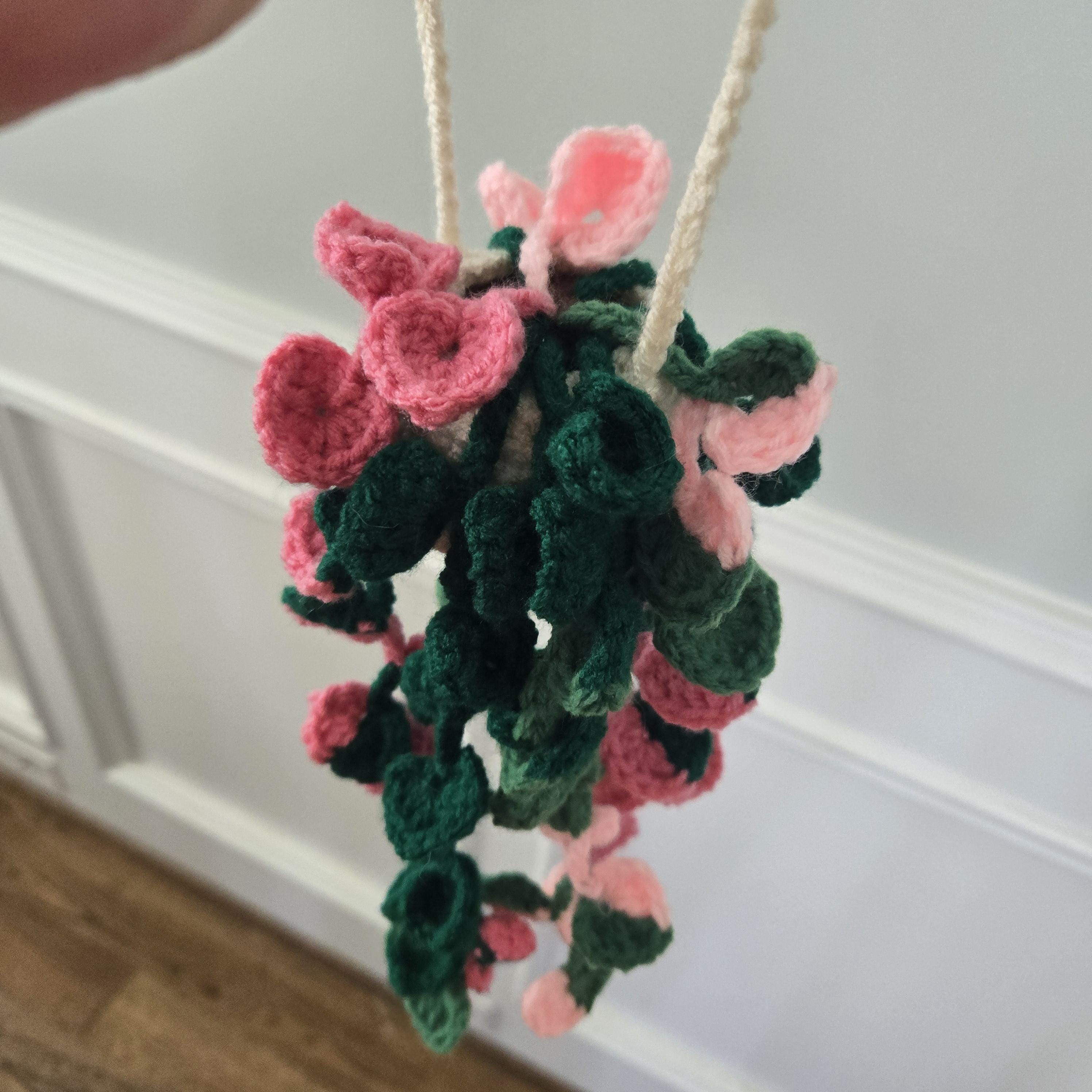 Crochet Hanging Plant – Pink & Green Philodendron with Long Vines, Handmade Weighted Amigurumi Houseplant in Cream Basket - Thumbnail 3