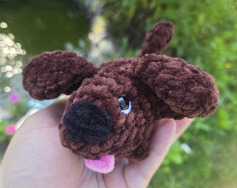 Mini Crochet Chocolate Lab – Soft Chenille Dog Plush – Tiny Amigurumi Labrador – Handmade Puppy Gift – Cute Plush Dog for Dog Lovers
