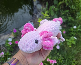 Realistic Crochet Axolotl Plush – Soft Chenille Amphibian Toy – Handmade Stuffed Axolotl – Cute & Lifelike Plushie – Axolotl Lover Gift