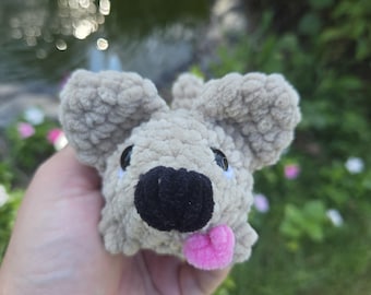 Mini Crochet Chihuahua Plush – Soft Chenille Amigurumi Dog – Tiny Handmade Puppy Toy – Cute Kawaii Dog Plush – Gift for Chihuahua Lovers