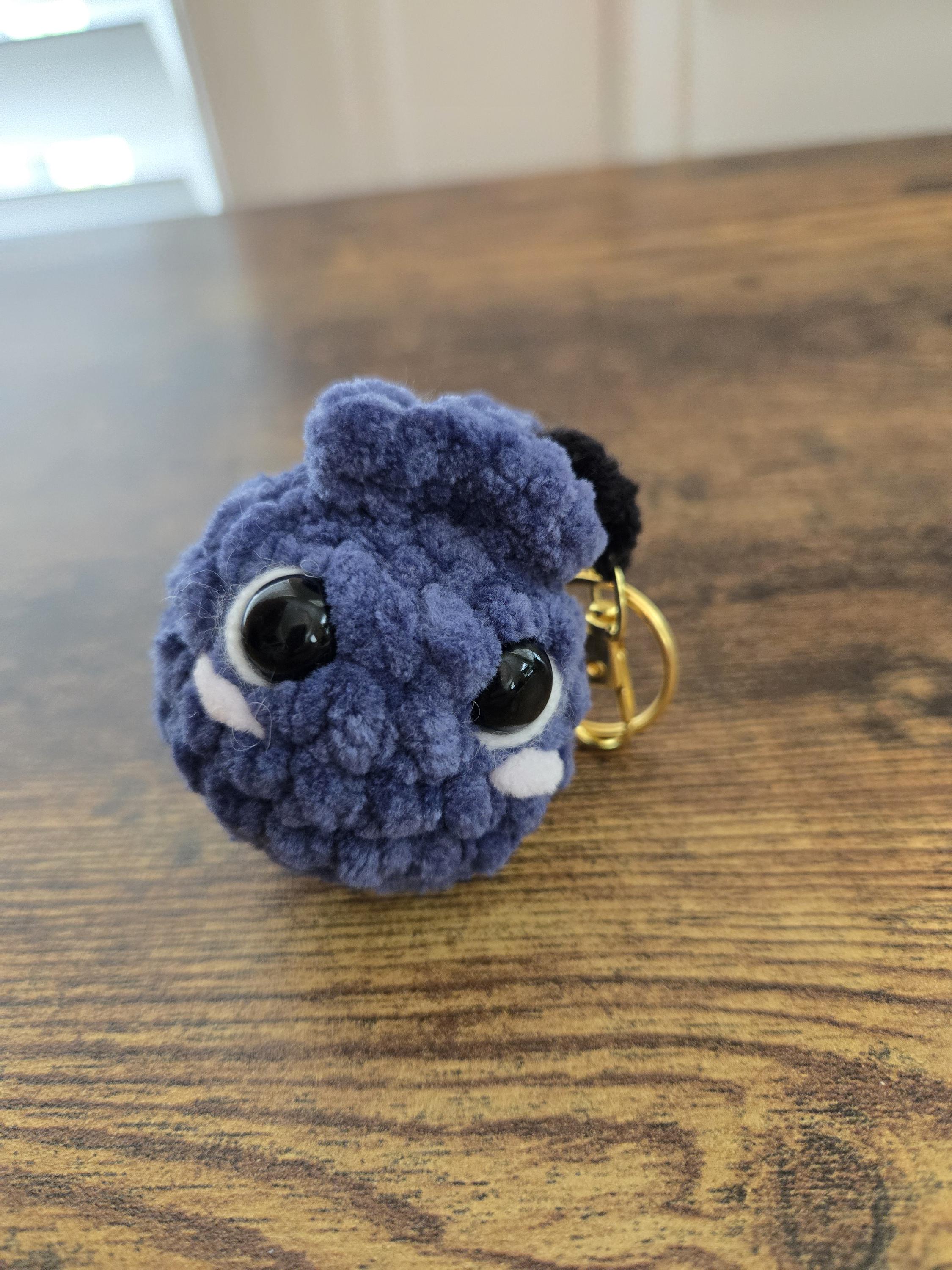 Mini Crochet Blueberry Keychain – Handmade Amigurumi Fruit Keychain – Cute Kawaii Plush Charm – Blueberry Bag Charm – Small Gift