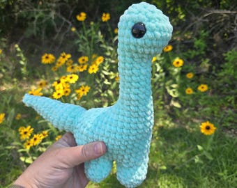 Crochet Brontosaurus Plush – Soft Chenille Dinosaur – Handmade Amigurumi Long Neck Dino – Cute Stuffed Animal – Gift for Dino Fans