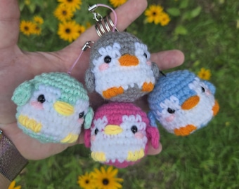Crochet Penguin Keychain – Acrylic Yarn Plush Bird – Handmade Penguin Bag Charm – Cute Winter Accessory – Gift for Penguin Lovers