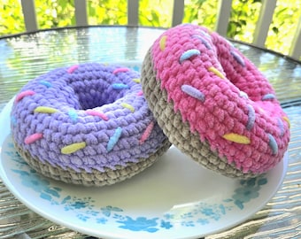 Crochet Doughnut Plush – Purple & Pink Frosted Donuts with Sprinkles – Soft Chenille Yarn – Handmade Kawaii Food Toy – Fun Gift or Decor