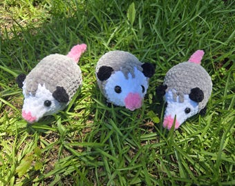 Crochet Possum Plush – Soft Chenille Opossum – Amigurumi Possum Toy – Cute & Creepy Plushie – Handmade Woodland Animal – Funny Gift