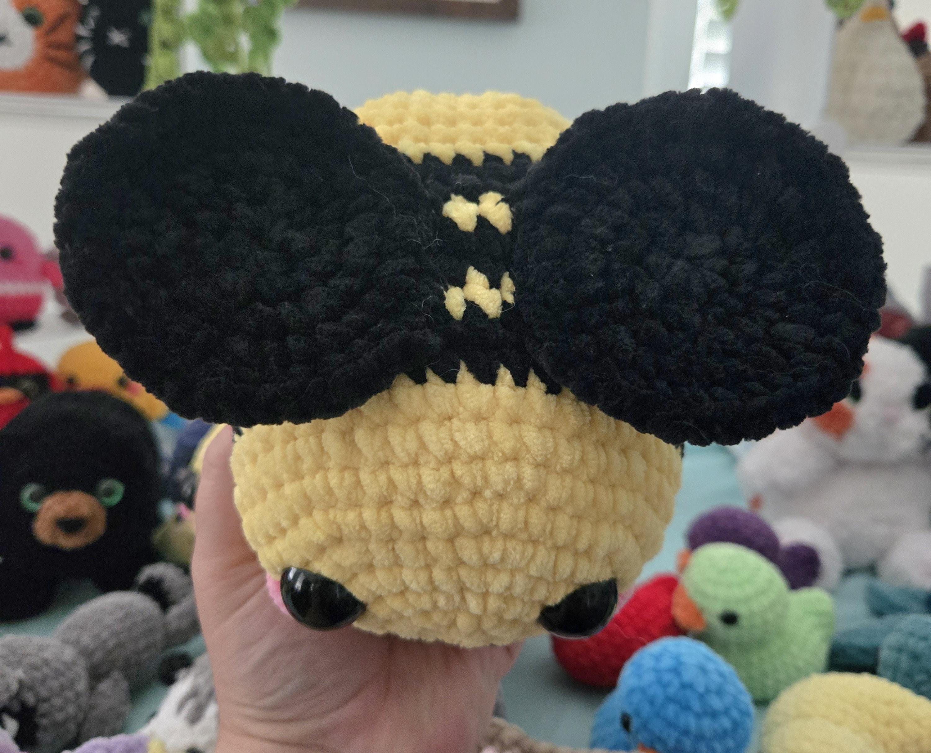 Big Crochet Bee Plush – Soft Chenille Bumblebee – Large Amigurumi Bee – Cute Bug Pillow – Bee Lover Gift – Handmade Plush Toy - Thumbnail 6