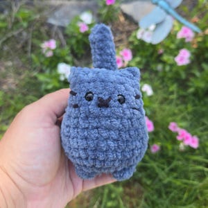Russian Blue Crochet Cat Plush – Soft Gray Chenille Amigurumi Kitty – Handmade Stuffed Animal – Elegant Plush Cat – Cat Lover Gift