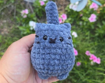 Russian Blue Crochet Cat Plush – Soft Gray Chenille Amigurumi Kitty – Handmade Stuffed Animal – Elegant Plush Cat – Cat Lover Gift