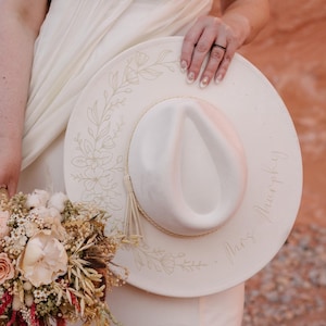 Bride Floral Burned Hat, Floral Engraved Cowboy Hat, Bachelorette Party Hat, Nashville Bachelorette Hat, Nash Bash Hat, Engagement Gift