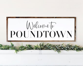 Benvenuto a Poundtown Cartello incorniciato in legno, Cartello divertente per la camera da letto, Sopra il cartello del letto, Decorazione da parete per scapolo, Cartello per camera da letto, Benvenuto a Pound Town