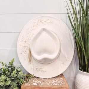 Bride Floral Burned Hat, Floral Engraved Cowboy Hat, Bachelorette Party Hat, Nashville Bachelorette Hat, Engagement Gift, Heart Shaped Hat