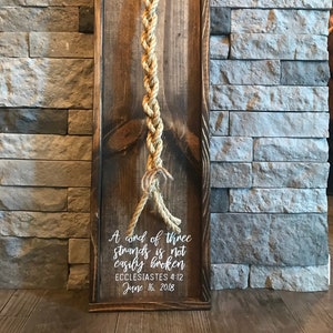 Eine Schnur aus drei Strängen Zeichen, A Schnur von 3 Strängen, Prediger 4: 9-12, Hochzeit Zeremonie Zeichen, Einheitszeremonie Zeichen, rustikales Hochzeitsgeschenk
