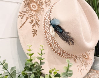 Bloemen verbrande hoed, bloemen gegraveerde cowboyhoed, zonnebloemhoed, zonnebloem verbrand fedora, gegraveerde hoed, gegraveerde vilten hoed, bohohoed