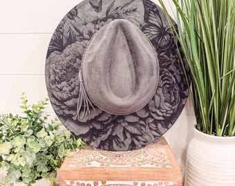 Pfingstrose Gebrannter Hut, Cowboy Hut mit Blumen Gravur, Peony Hut, Pfingstrose Gebranntes Fedora, Wildlederhut, Boho Hut, Veganes Wildleder