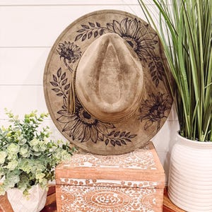 Sunflower Burned Hat, Floral Engraved Cowboy Hat, Sunflower Hat, Sunflower Burned Fedora, Engraved Suede Hat, Boho Hat, Vegan Suede