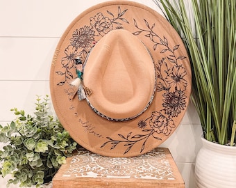 Bloemen verbrande hoed, bloemen gegraveerde cowboyhoed, zonnebloemhoed, zonnebloem verbrand fedora, gegraveerde hoed, gegraveerde vilten hoed, bohohoed