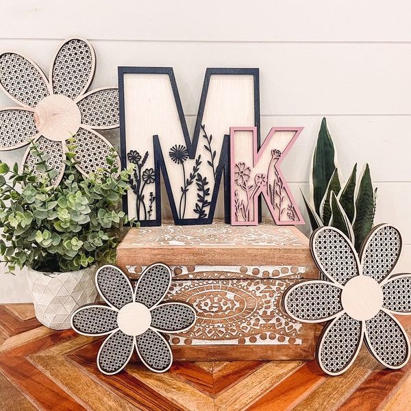 Brief wilde bloem, initiaal bloem, decor bloemenkwekerij, decor boho, bloemen babynaambord, bloemenbrief, initiaal bloemen, rotanbrief