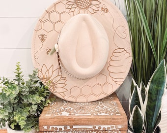 Chapéu de girassol queimado, chapéu de cowboy com estampa floral gravada, chapéu de girassol, chapéu fedora queimado de girassol, chapéu fedora gravado, chapéu de feltro gravado, chapéu boho