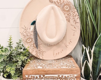 Bloemen verbrande hoed, bloemen gegraveerde cowboyhoed, zonnebloemhoed, zonnebloem verbrand fedora, gegraveerde hoed, gegraveerde vilten hoed, bohohoed
