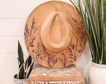 Chapeau brûlé fleurs sauvages, chapeau de cowboy à gravure florale, chapeau tournesol, chapeau Fedora brûlé tournesol, chapeau en daim gravé, chapeau bohème, daim végétalien