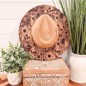 Cappello girasole bruciato, cappello da cowboy con incisione floreale, cappello girasole, Fedora girasole bruciato, cappello in pelle scamosciata inciso, cappello boho, pelle scamosciata vegana