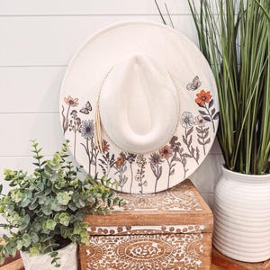 Floral Print Hat, Floral Cowboy Hat, Sunflower Hat, wildflower Fedora, Floral Suede Hat, Boho Hat, Vegan Suede, cowgirl hat, wide brim hat