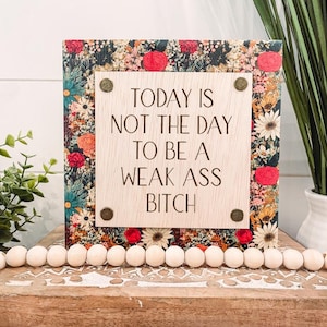 Today is Not the Day to Be a Weak Ass Bitch Houten bord, uniek wanddecor, grappig huisdecor, grappig bord, brutaal bord, snarky bord