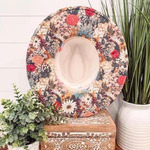 Blumen Print Hut, Blumen Cowboy Hut, Sonnenblume Hut, Wildblumen Wildleder Hut, Boho Hut, Vegan Wildleder, Cowgirl Hut, Hut mit breiter Krempe
