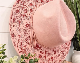 Chapeau brûlé fleurs sauvages, chapeau de cowboy à gravure florale, chapeau tournesol, chapeau Fedora brûlé tournesol, chapeau en daim gravé, chapeau bohème, daim végétalien