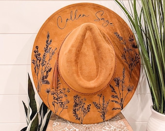 Chapeau brûlé fleurs sauvages, chapeau de cowboy à gravure florale, chapeau tournesol, chapeau Fedora brûlé tournesol, chapeau en daim gravé, chapeau bohème, daim végétalien