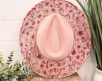 Chapeau brûlé fleurs sauvages, chapeau de cowboy à gravure florale, chapeau tournesol, chapeau Fedora brûlé tournesol, chapeau en daim gravé, chapeau bohème, daim végétalien