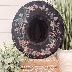 Blumen Print Hut, Blumen Cowboy Hut, Sonnenblume Hut, Wildblumen Wildleder Hut, Boho Hut, Vegan Wildleder, Cowgirl Hut, Hut mit breiter Krempe