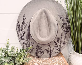 Chapeau brûlé fleurs sauvages, chapeau de cowboy à gravure florale, chapeau tournesol, chapeau Fedora brûlé tournesol, chapeau en daim gravé, chapeau bohème, daim végétalien