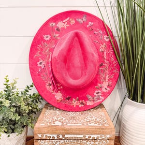 Blumen Print Hut, Blumen Cowboy Hut, Sonnenblume Hut, Wildblumen Wildleder Hut, Boho Hut, Vegan Wildleder, Cowgirl Hut, Hut mit breiter Krempe