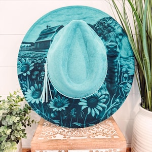 Highland Kuh Hut, Floral Highland Kuh Hut, Sonnenblume gravierte Hut, Longhorn Hut, Gravierte Wildleder Hut, Boho Hut, Veganes Wildleder