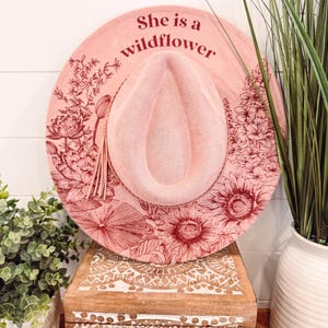Cappello floreale bruciato, cappello a margherita, cappello a girasole, cappello Fedora bruciato girasole, cappello in pelle scamosciata incisa, cappello boho, pelle scamosciata vegana