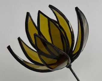 Fleur en verre recyclé - décoration respectueuse de l'environnement - plantes en vitrail - attrape-soleil fleur - sur une tige - fleurs éternelles - bouquet sauvage