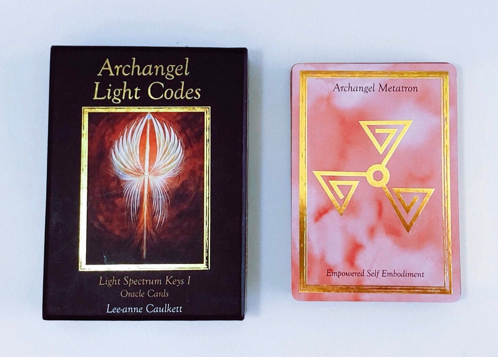 Зажигалка карточная колода. Карты "angel kindess cards". Авторский оракул хранительница. Зажигалка в виде колоды карт. Light cards.