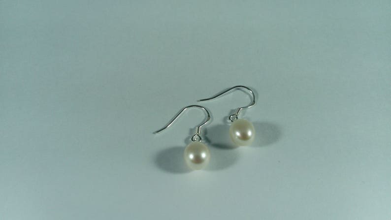 Cultured Pearl Earrings image 3