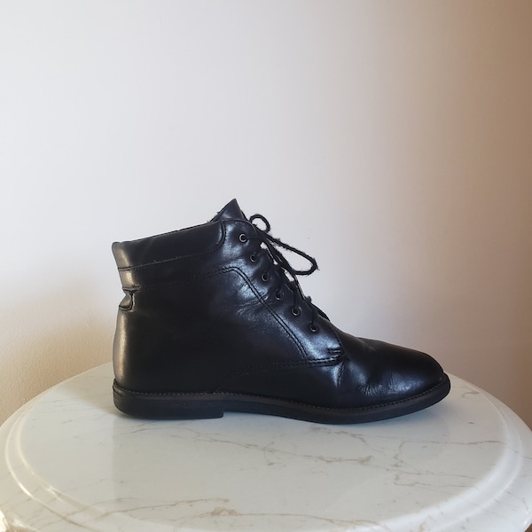 Vintage 90s black leather lace up ankle boots | 1990s granny lace up booties preppy women 7.5