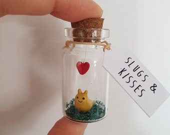 Slugs and kisses, hugs and kisses, cute slug gift for lover, gift for partner, gift for girlfriend, send a hug, gift boyfriend, heart