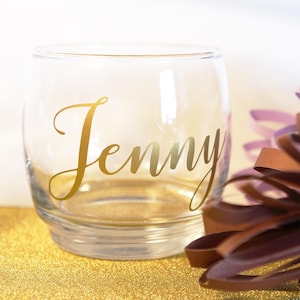Personalizzato nome decalcomanie, regalo da damigella d'onore, vino vetro decalcomania, adesivi matrimonio, damigella d'onore nome vinile decalcomania, Yeti decal, personalizzato nome adesivi