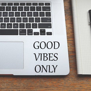 Adesivo specchio Good Vibes Only, adesivo in vinile positivo, decalcomania per laptop con citazione, scritte in vinile, decalcomania rimovibile per laptop con tipografia