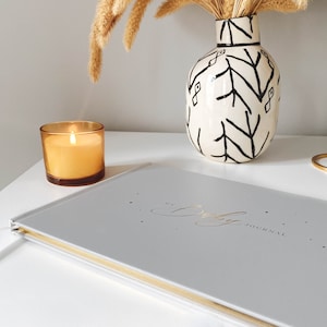 Luxury Baby Memory Book – (My baby journal - Grey with Gold Foil), baby shower gift, new parents gift, grandparents, with gilded edges bild 2
