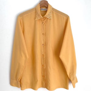 Vintage Pastel Yellow Blouse: Retro Lace Collar, Size 36