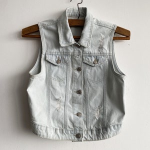White jean vest 2025