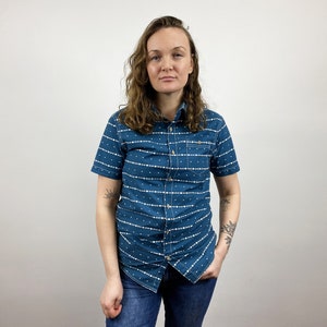 Blau Abstraktes Print Shirt Tribal Print Kurzarm Button Up Azteken Print Shirt Lumberjack Hipster Sommer Strand Shirt Größe Small Shirt
