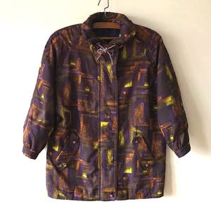 80er 90er Skianzug Jacke Lila Hipster Winterjacke Abstrakt Print Parka Bunte Schulterpolster Parka Ski Snowboard Anzug Jacke Gr. Large