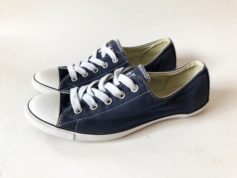 navy blue converse size 4
