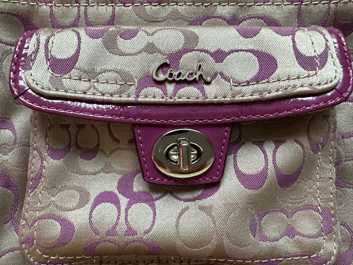 Coach Y2K Penelope Purple Swingpack Crossbody Bag | Signature Vintage Shoulder Handbag, foto 3 di 5